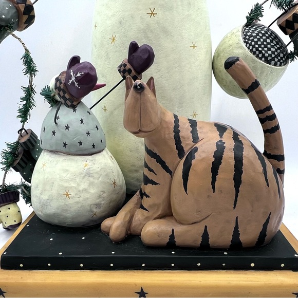 Willieraye Studio.  Hanging Mittens Out to Dry.  WW2370.   Yr 2000.   11 in tall - Picture 4 of 10